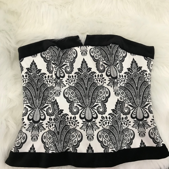 White House Black Market Tops - WHITE HOUSE BLACK MARKET SLEEVELESS LACE UP CORSET